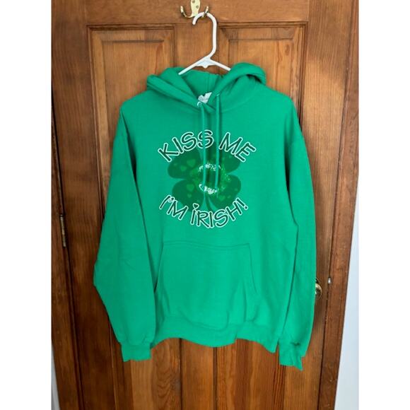 Kiss Me Im Irish Sweatshirt - 50% Cotton 50% Polyester - Picture 1 of 3